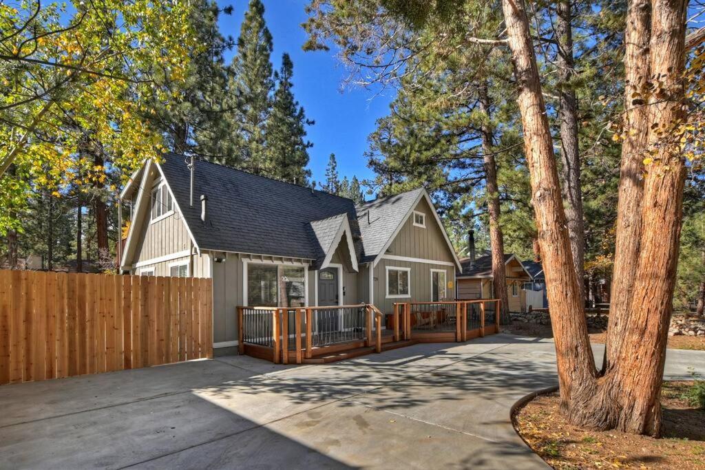 Cozy Cabin I King Bed I Fireplace I Hot Tub I Fenced Yard I Bbq Big Bear City Exterior photo