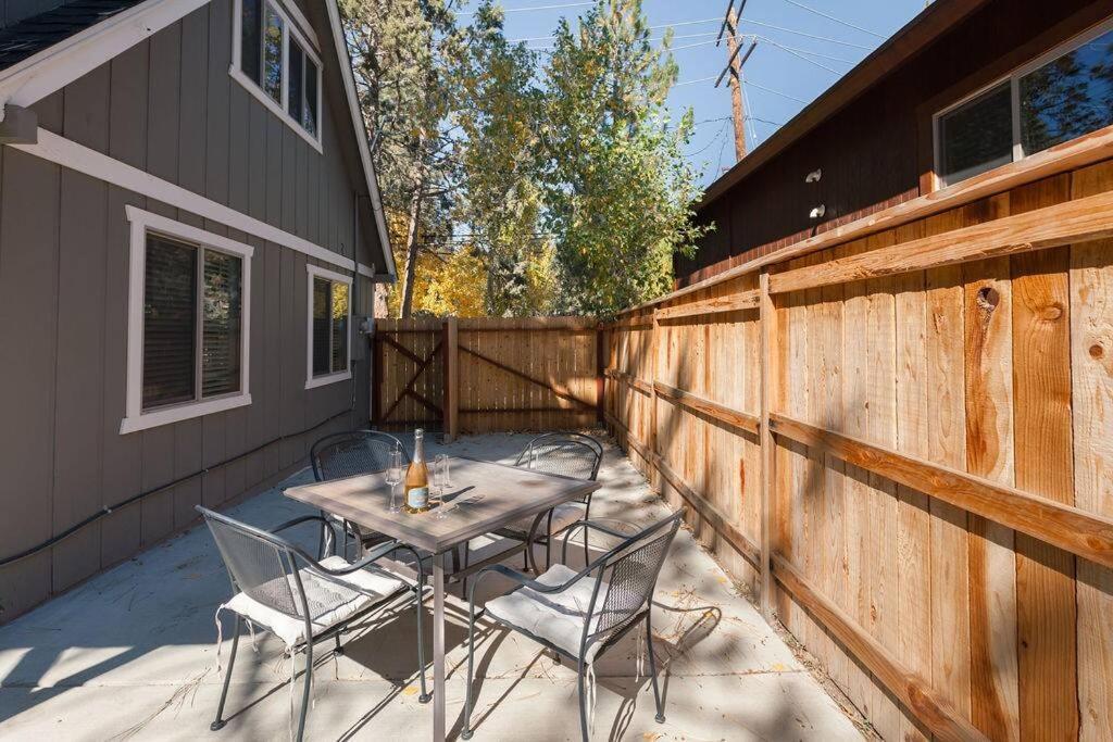 Cozy Cabin I King Bed I Fireplace I Hot Tub I Fenced Yard I Bbq Big Bear City Exterior photo