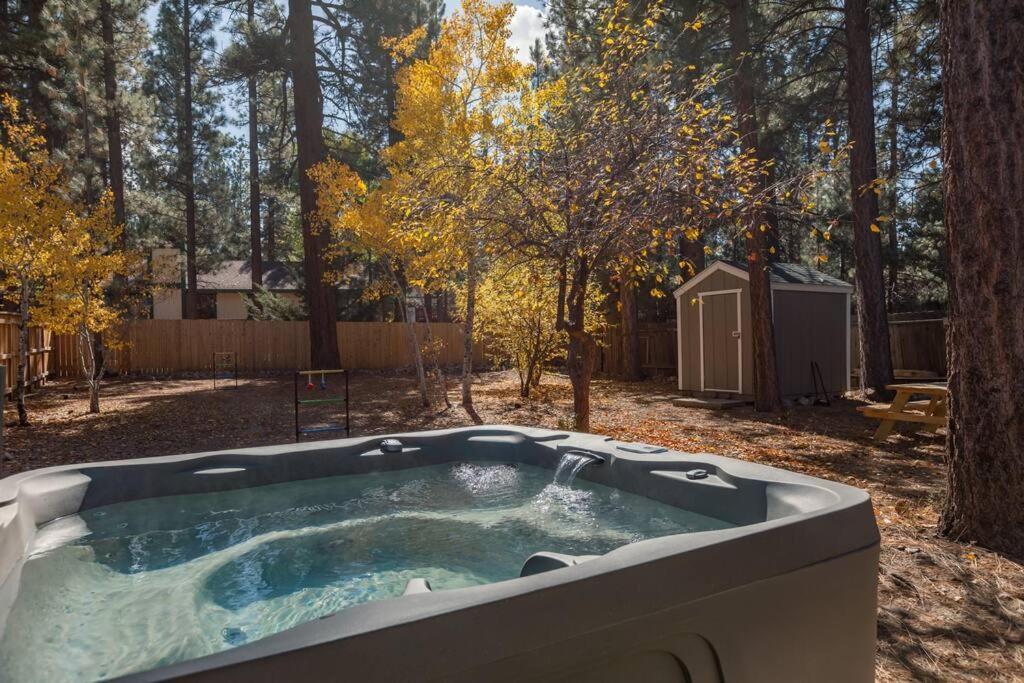 Cozy Cabin I King Bed I Fireplace I Hot Tub I Fenced Yard I Bbq Big Bear City Exterior photo