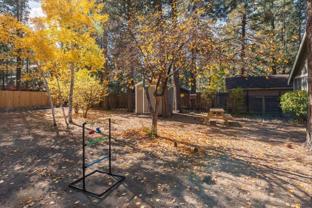 Cozy Cabin I King Bed I Fireplace I Hot Tub I Fenced Yard I Bbq Big Bear City Exterior photo